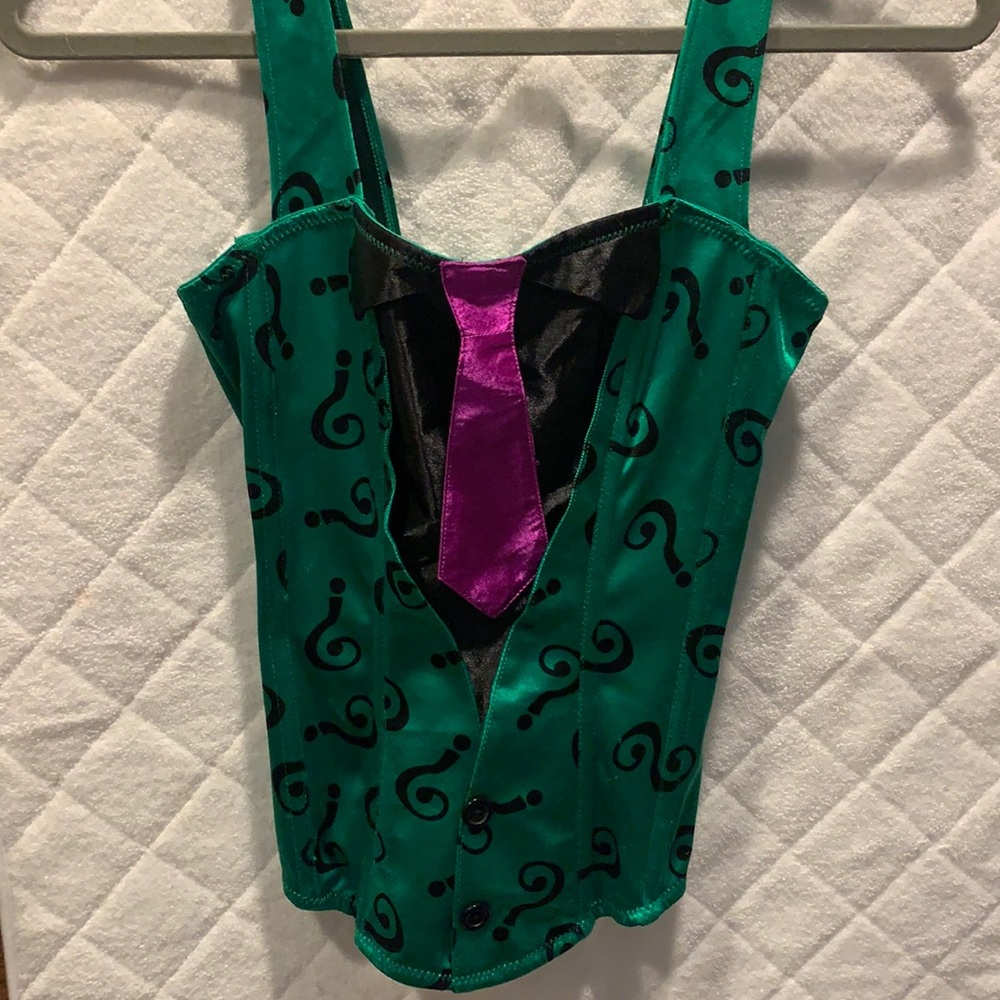 From tm and dc comics. Size small.